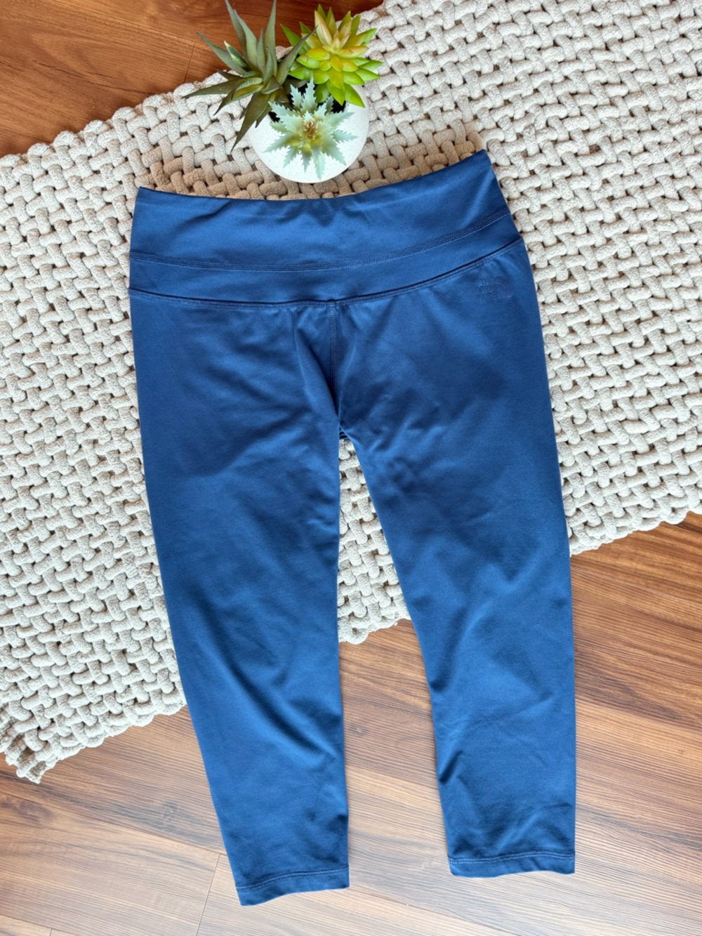 The North Face | Women’s Hatha FlashDry™ Capri Pants in Estate Blue | Medium
